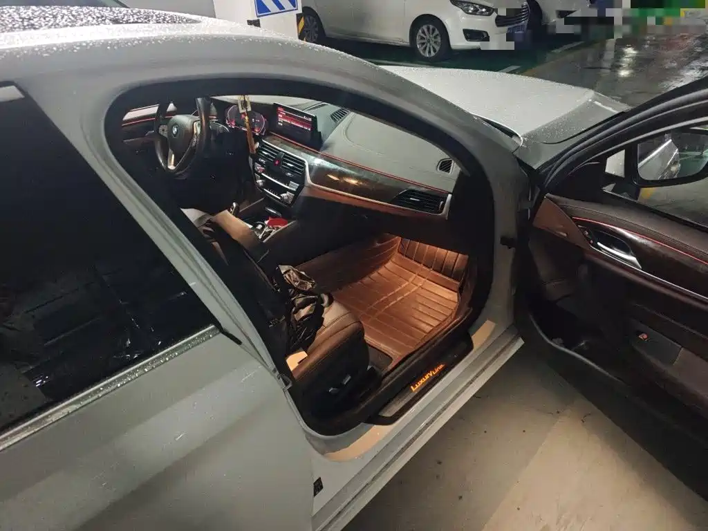BMW 5 Series — миниатюра 20