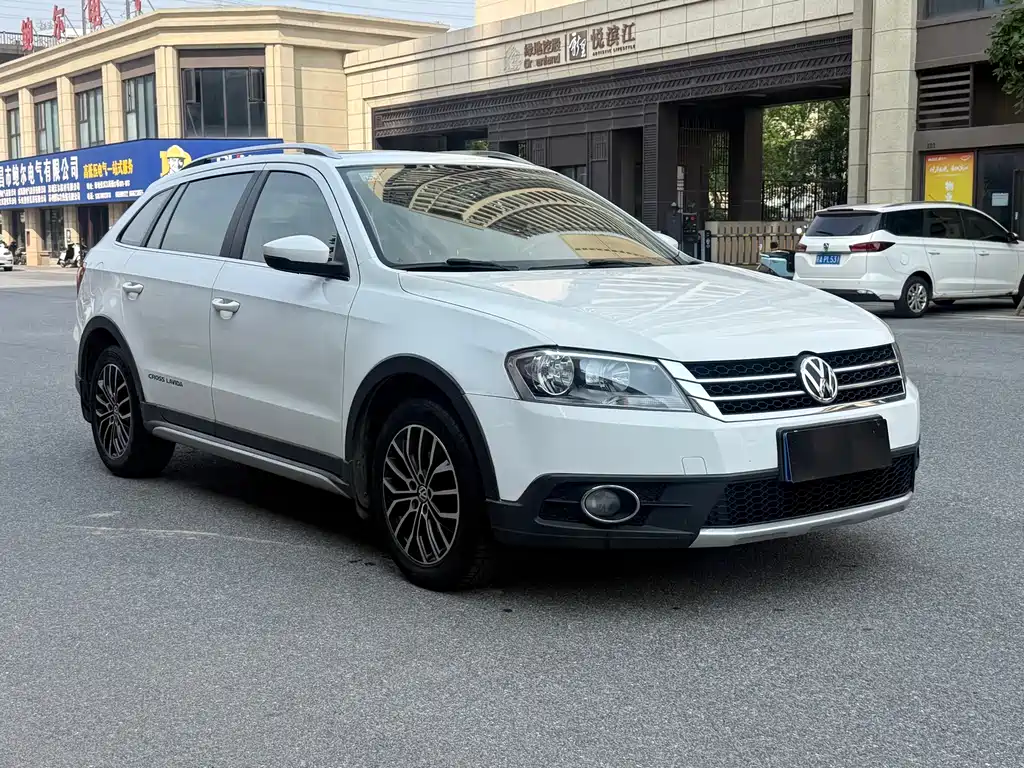 Купить Volkswagen Cross Lavida