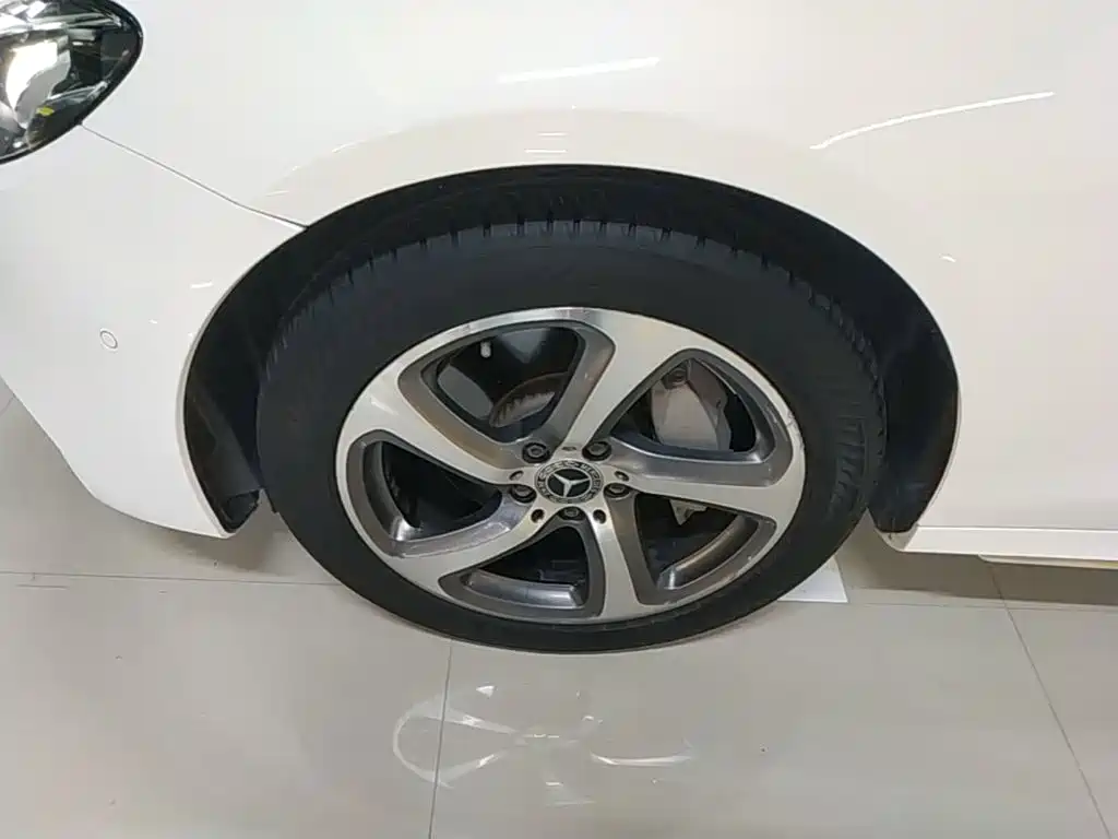 Mercedes-Benz E-Class — миниатюра 23