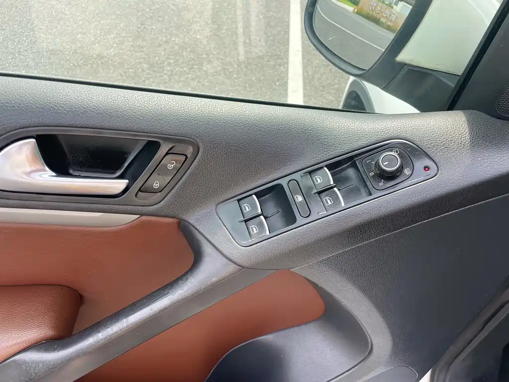 Volkswagen Tiguan — миниатюра 12
