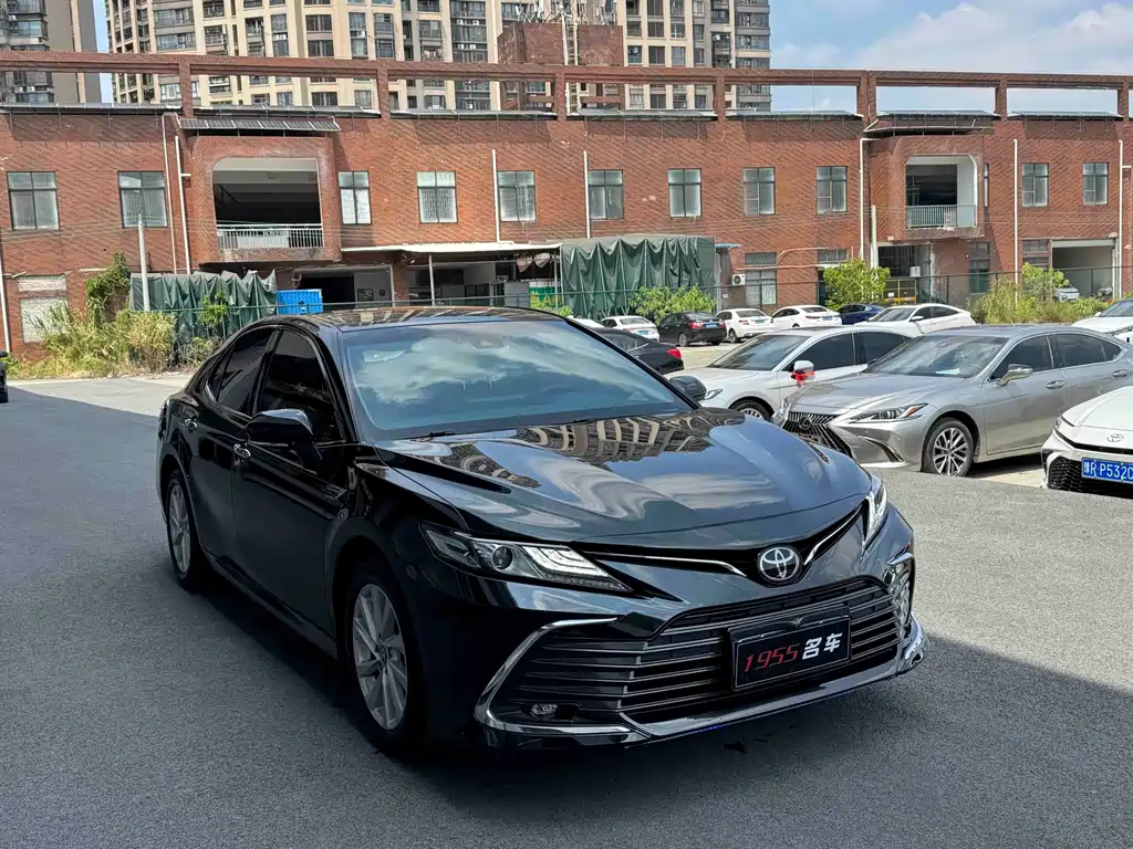 Toyota Camry — миниатюра 3