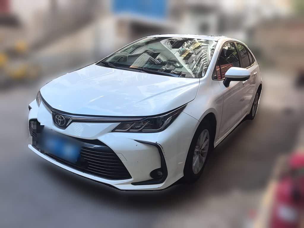 Toyota Corolla 1.2 л 2021 г. Белый, пробег 37200 км