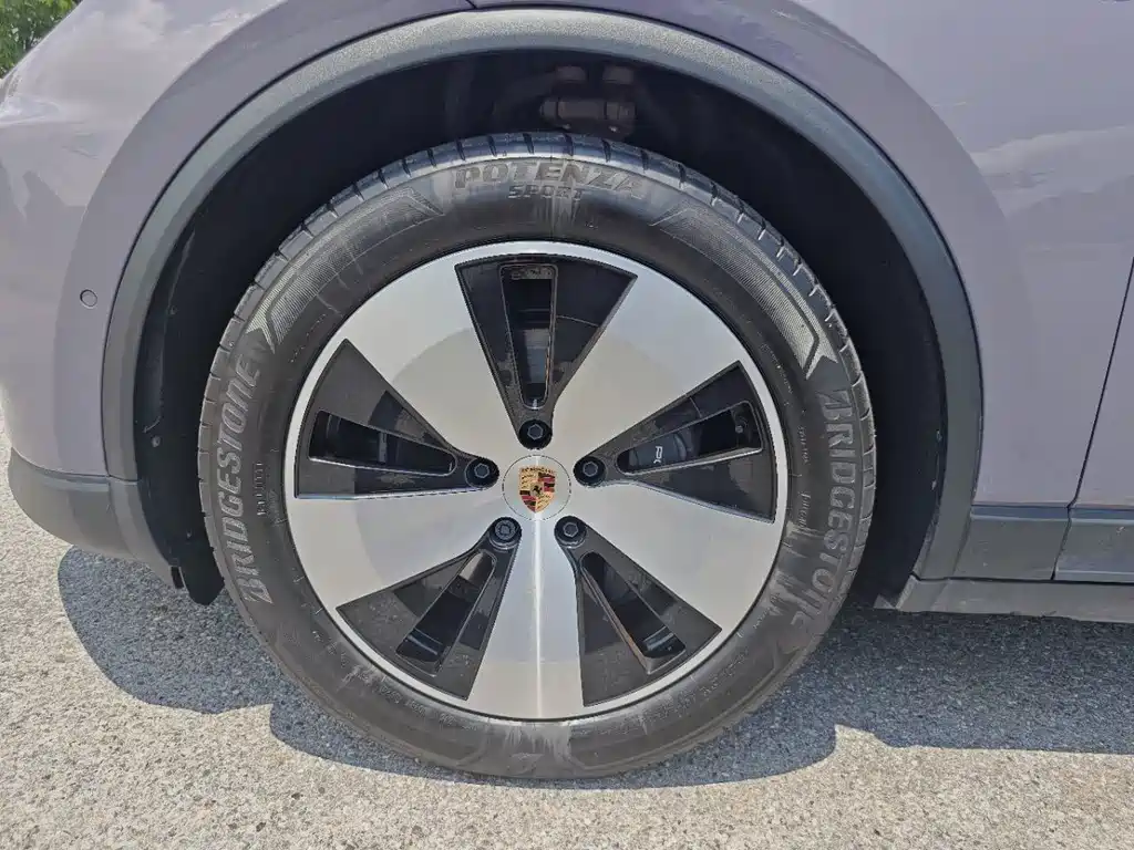 Porsche Macan EV — миниатюра 16