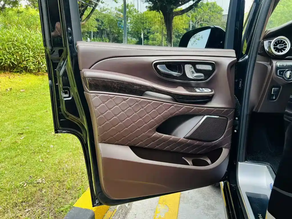 Mercedes-Benz V-Class V 2018 V 260 L Luxury Long Wheelbase VI