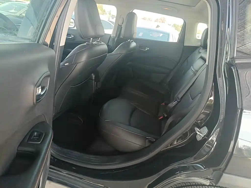 Jeep Compass — миниатюра 17