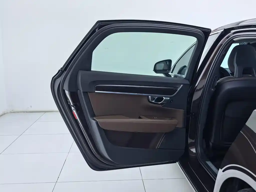 Volvo S90 — миниатюра 22