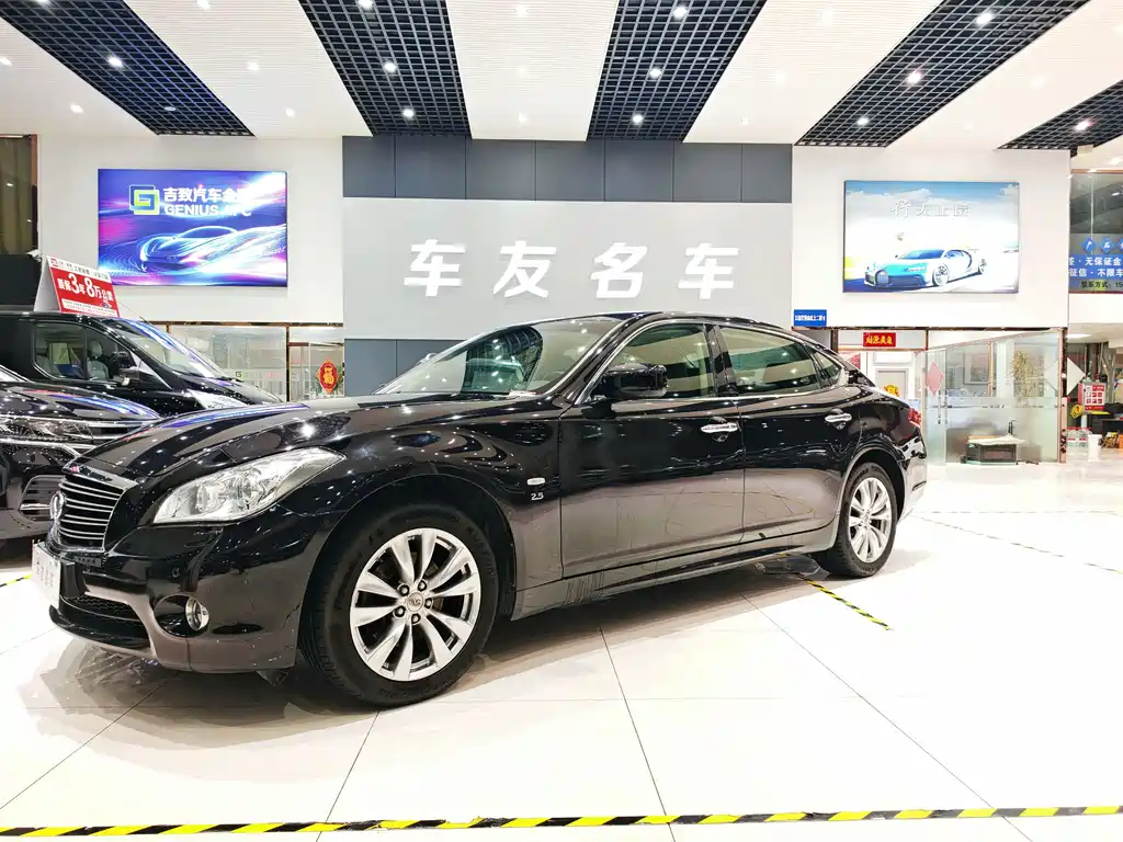 Infiniti Q70 2015