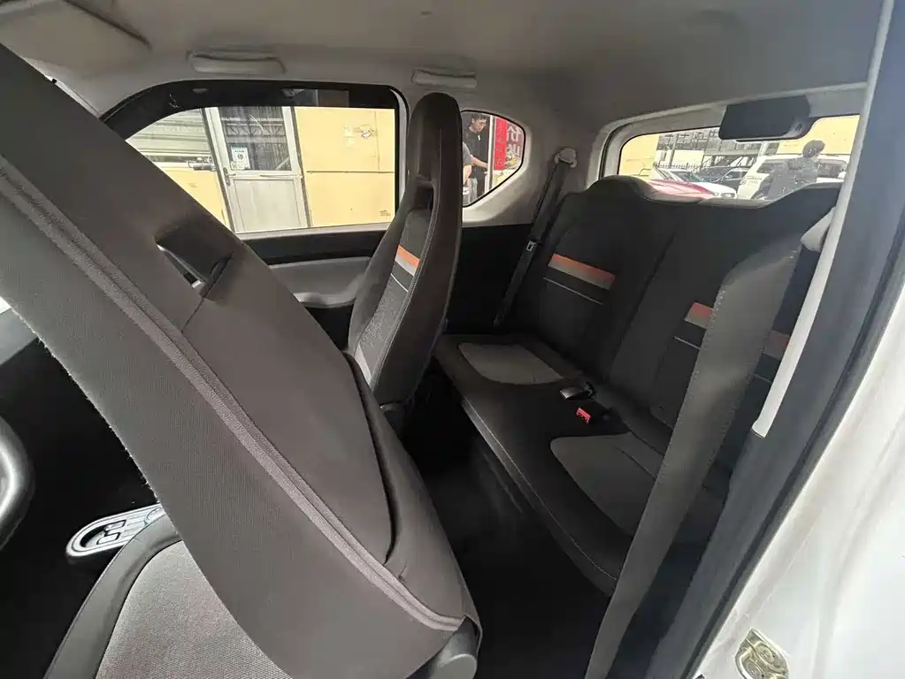 Wuling MINIEV — миниатюра 8