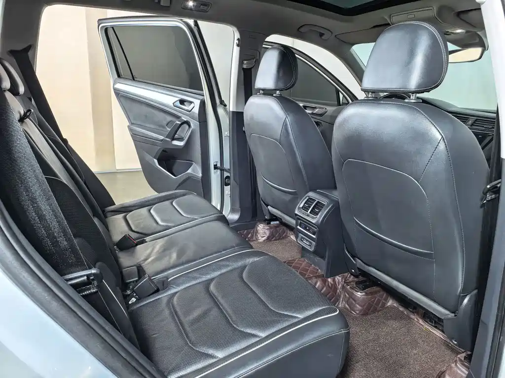 Volkswagen Tiguan L PHEV — миниатюра 8