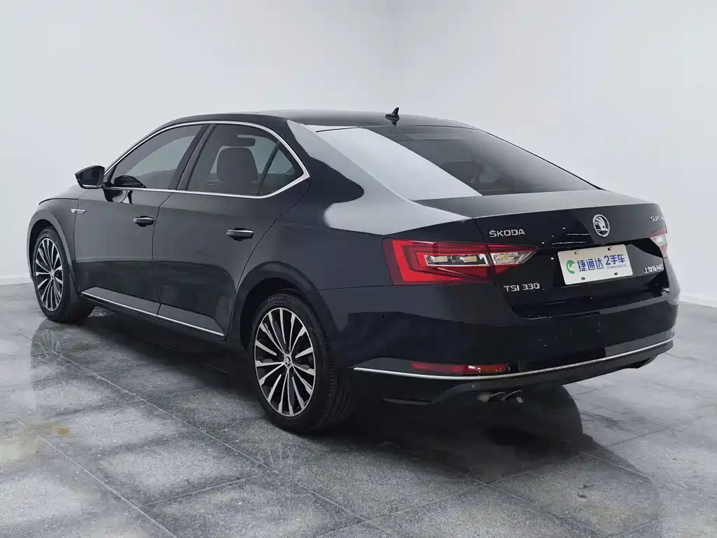 Skoda Superb — миниатюра 12