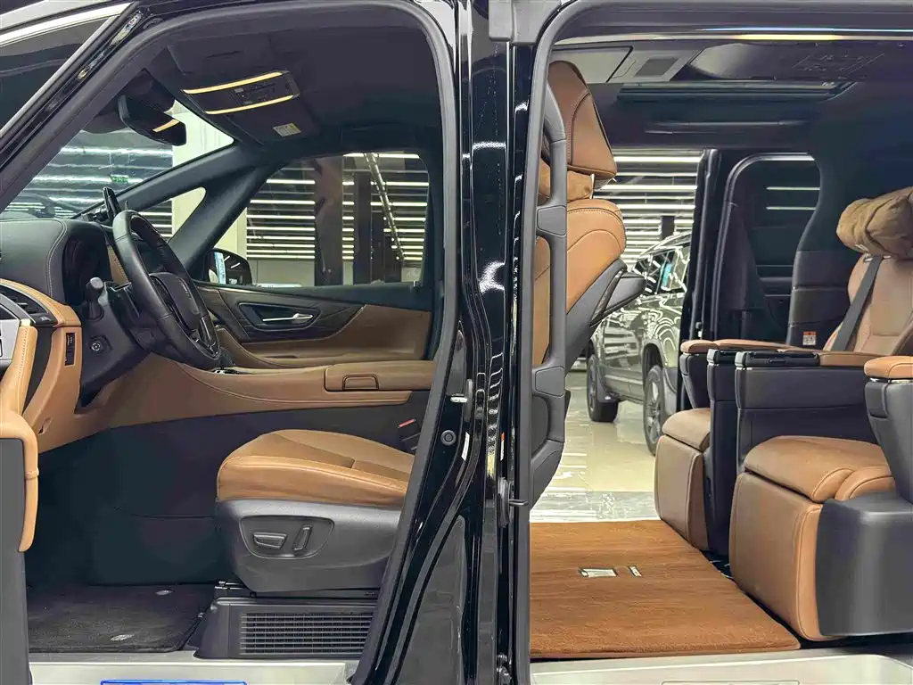 Toyota Vellfire — миниатюра 8