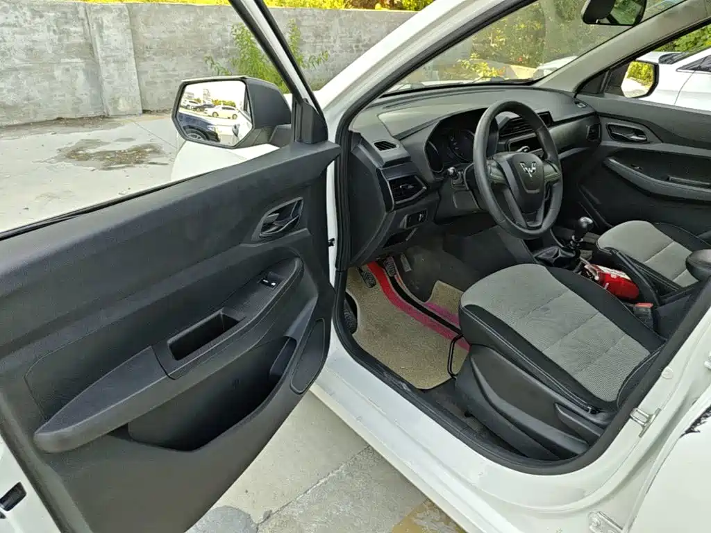Wuling Hongguang — миниатюра 16