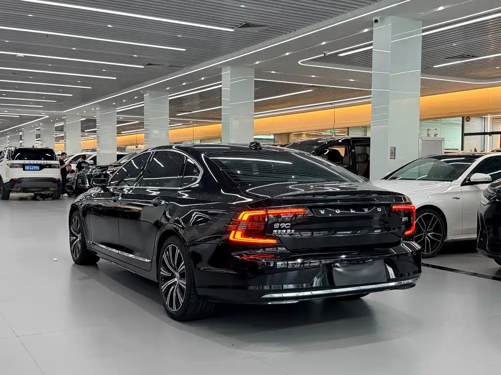 Volvo S90 — миниатюра 7