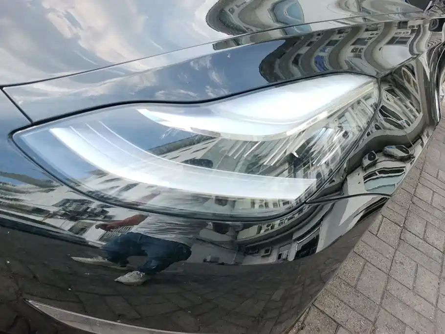 Tesla Model 3 — миниатюра 5