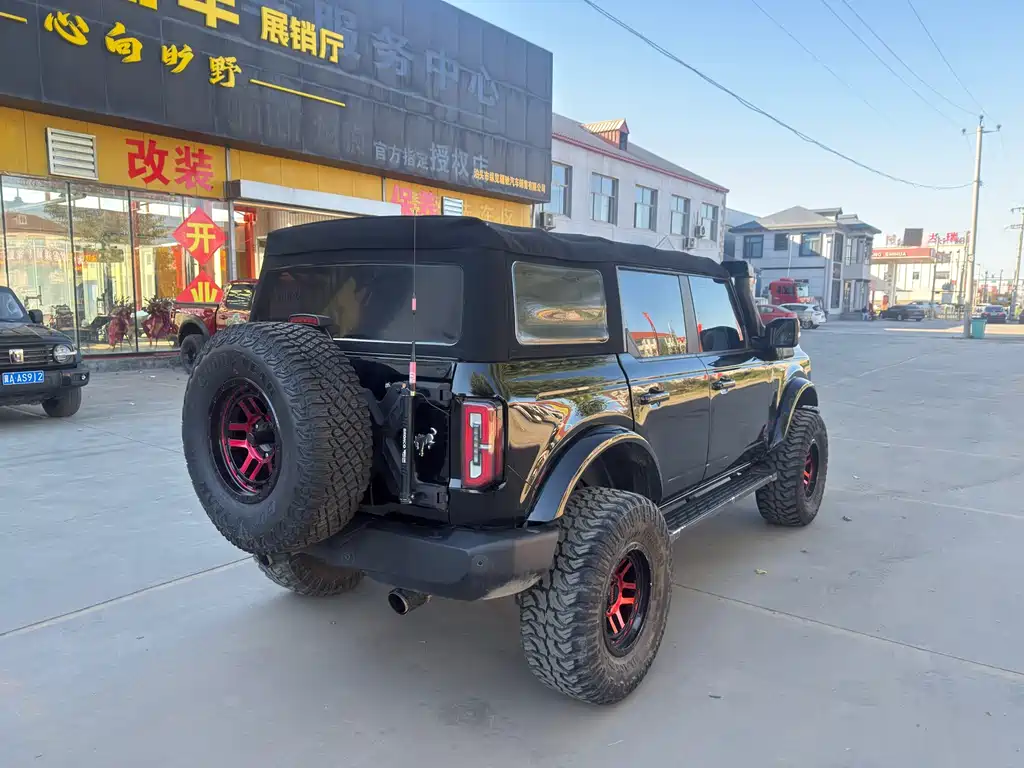 Ford Bronco (Import) — миниатюра 4