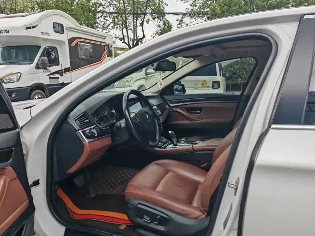 BMW 5 Series — миниатюра 4