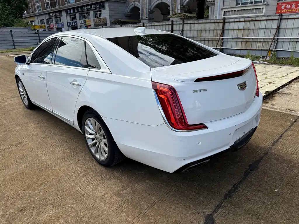 Cadillac XTS — миниатюра 8