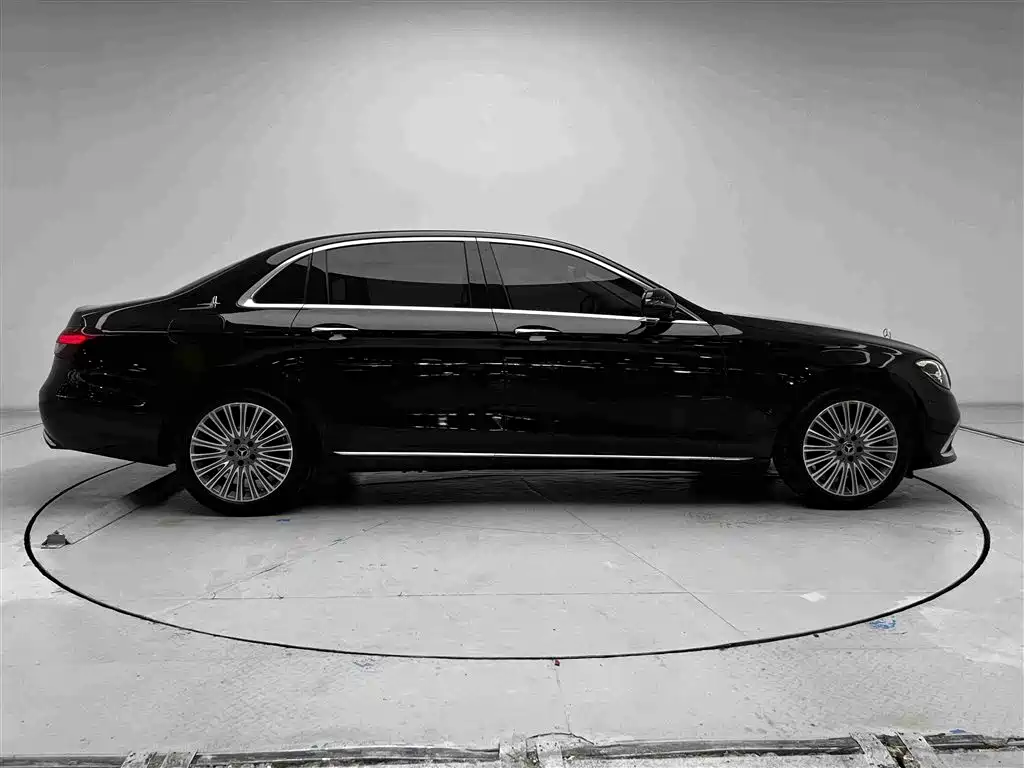 Mercedes-Benz E-Class — миниатюра 9