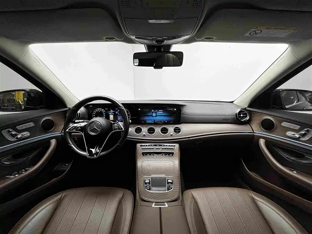 Mercedes-Benz E-Class — миниатюра 12