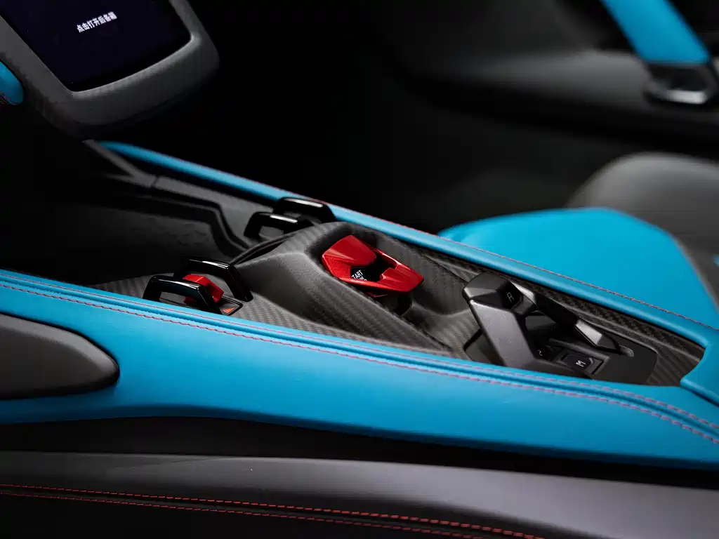 Lamborghini Revuelto — миниатюра 8
