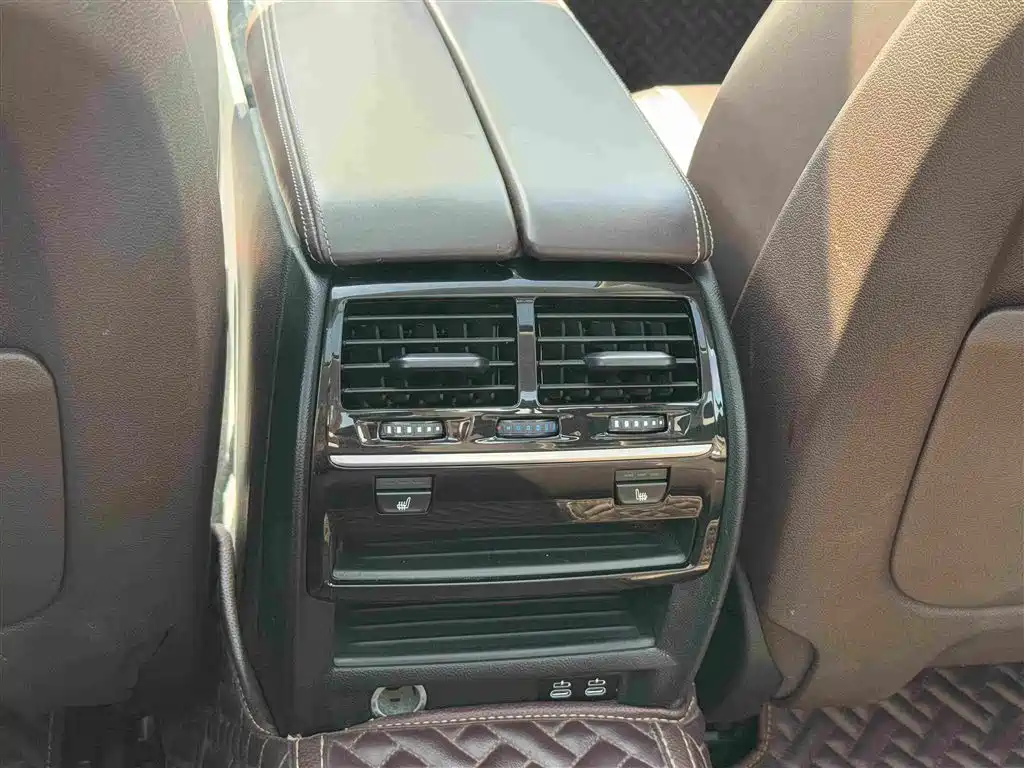 BMW 5 Series — миниатюра 12