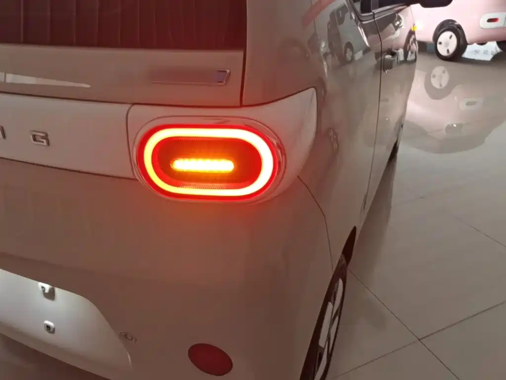 Wuling MINIEV — миниатюра 8