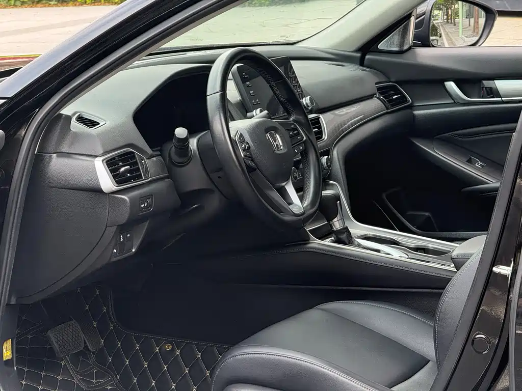 Honda Accord 2018 260TURBO Luxury VI