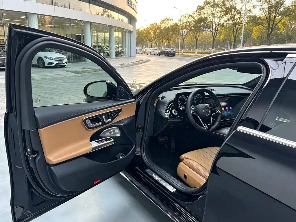 Mercedes-Benz E-Class — миниатюра 5