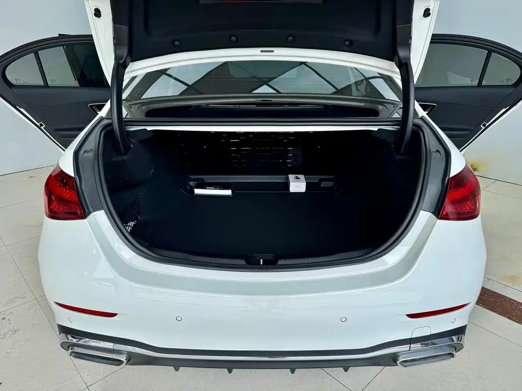 Mercedes-Benz C-Class — миниатюра 21