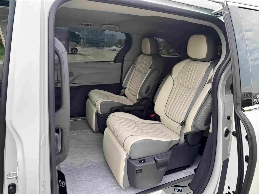 Toyota Sienna — миниатюра 10