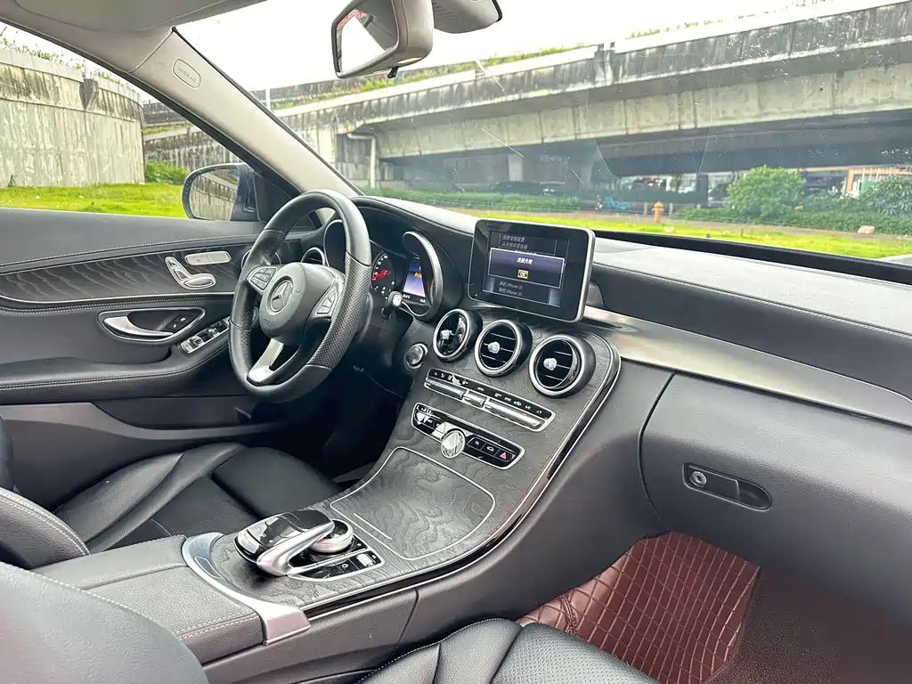 Mercedes-Benz C-Class — миниатюра 11