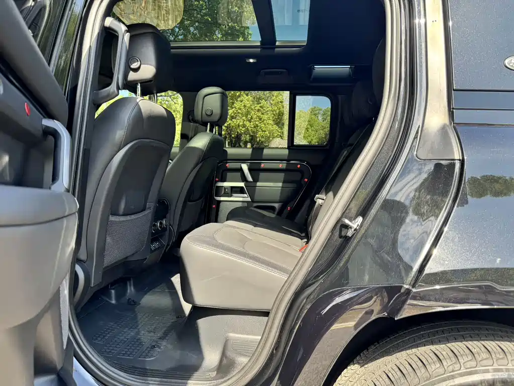 Land Rover Defender — миниатюра 12