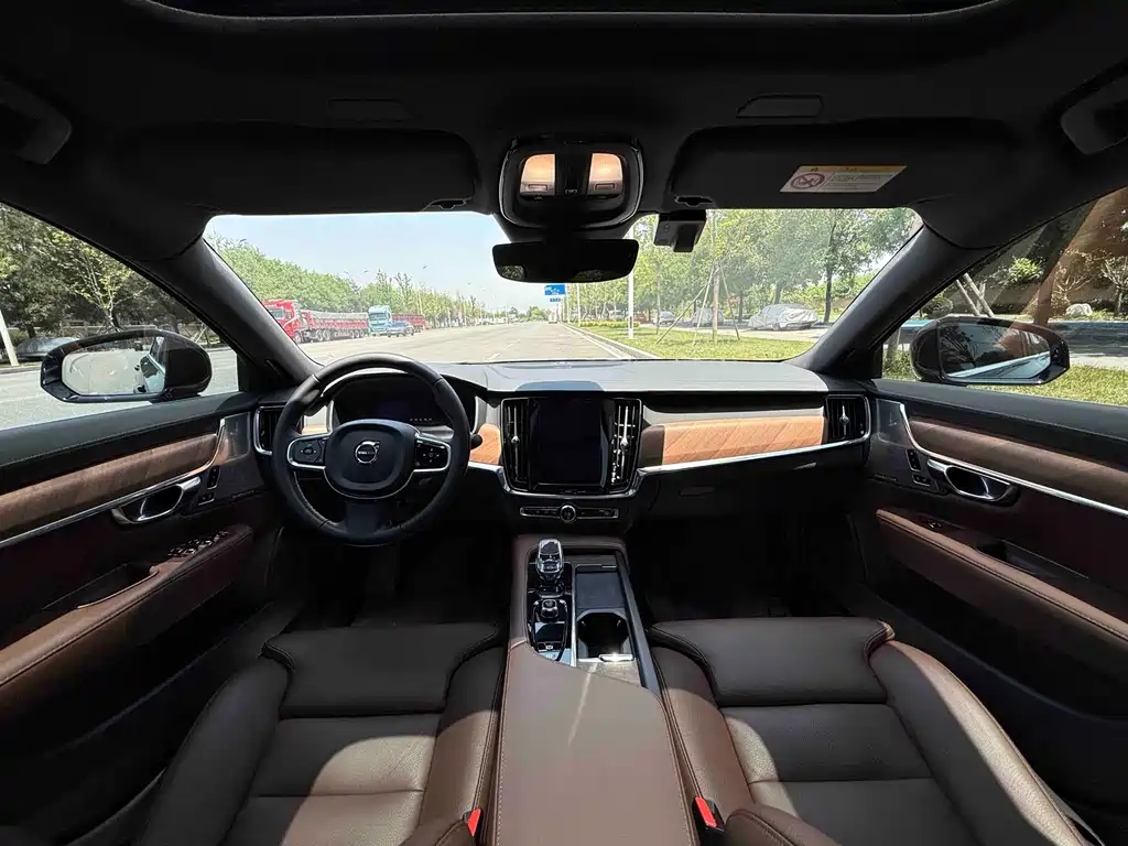Volvo S90 2025 B5 Luxury