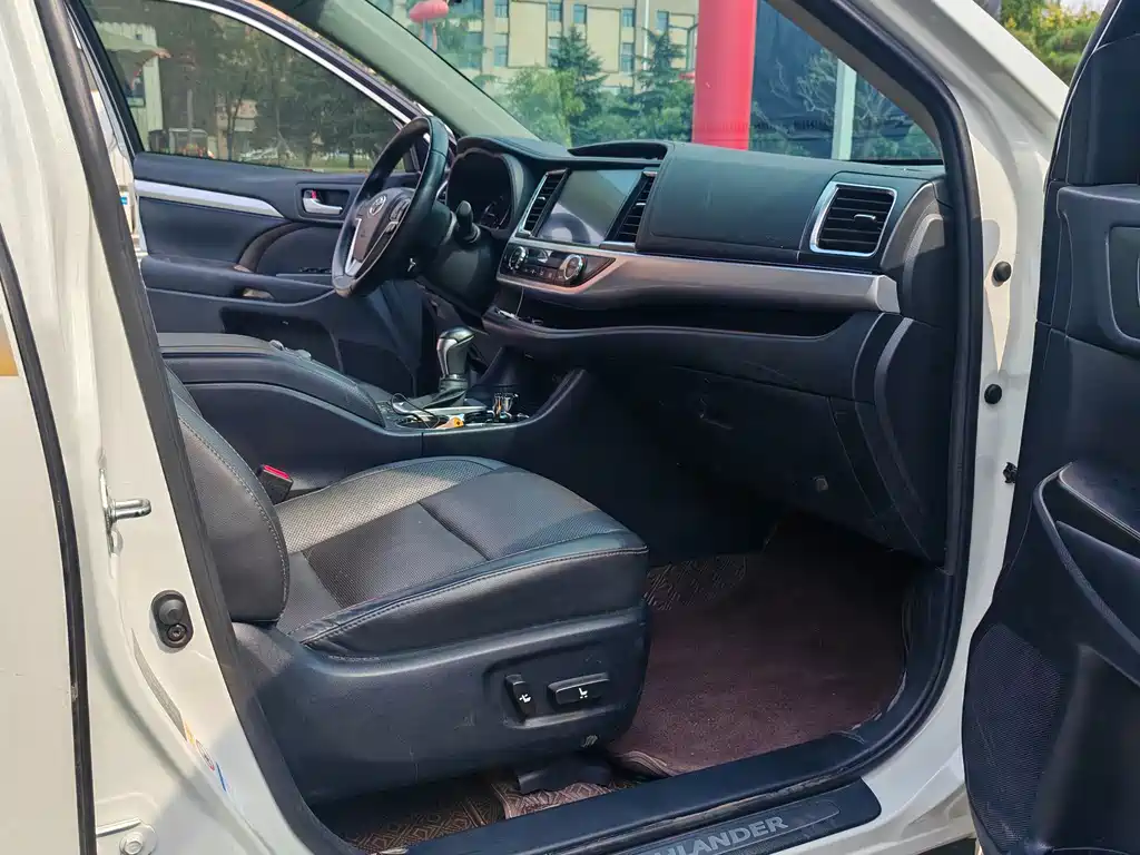Toyota Highlander — миниатюра 7