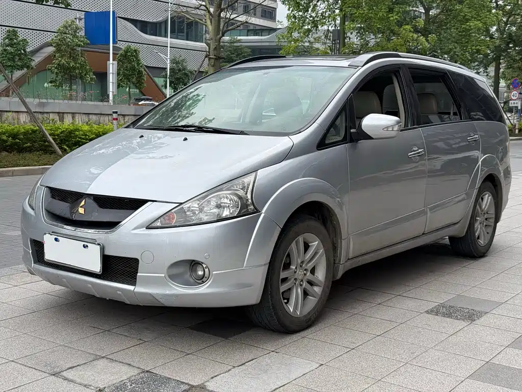 Mitsubishi Grandis 2009