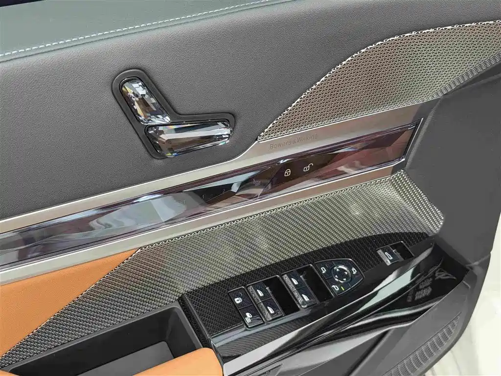 BMW 7 Series — миниатюра 8