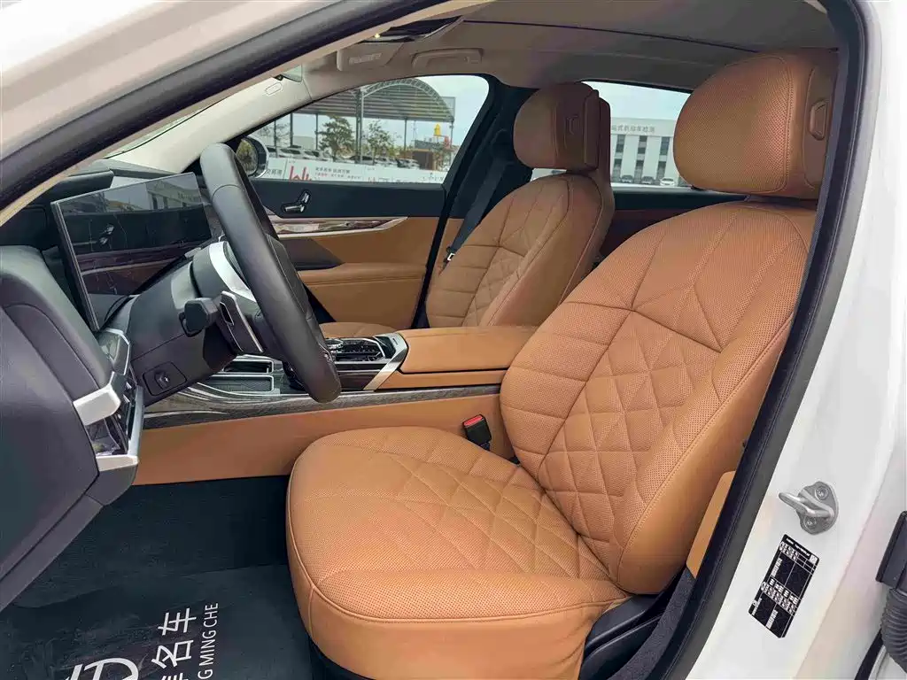 BMW 7 Series — миниатюра 5