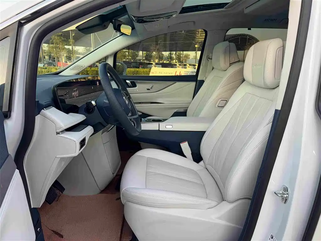 Buick GL8 Hybrid — миниатюра 4