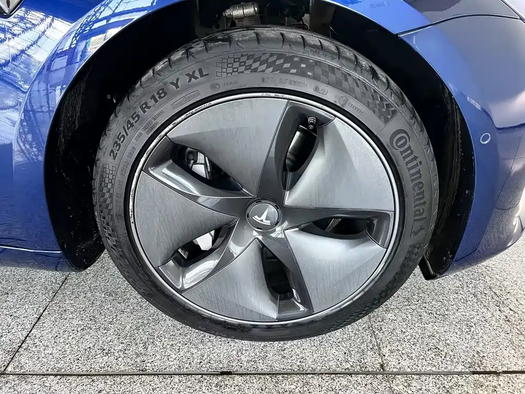 Tesla Model 3 — миниатюра 12