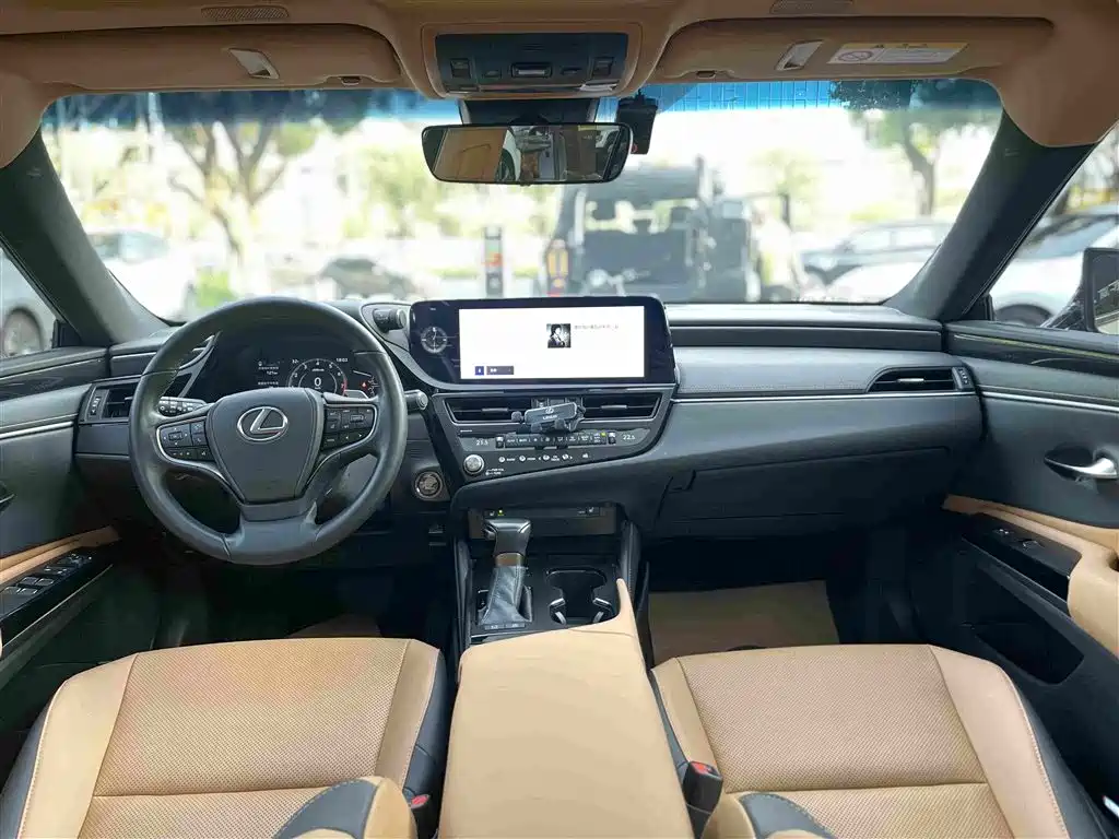 Lexus ES — миниатюра 12