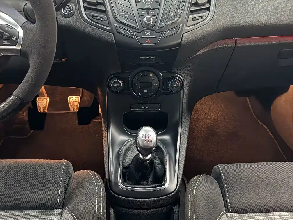 Ford Fiesta 1.6T ST, фото 12