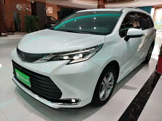TOYOTA SIENNA 2024