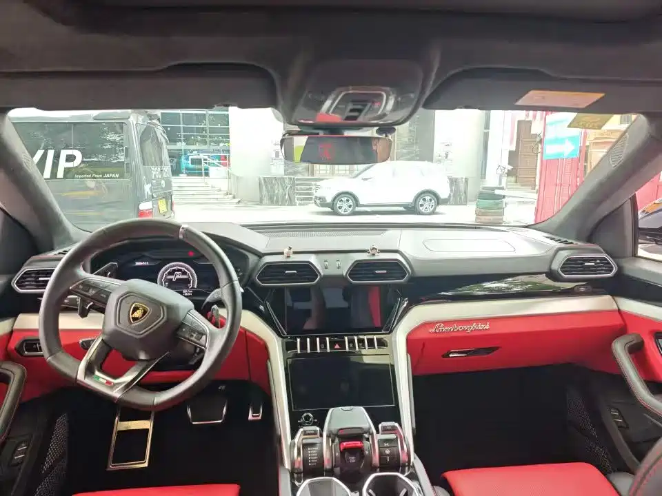 Lamborghini Urus — миниатюра 2