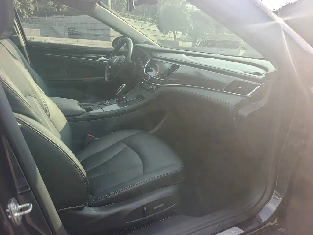 Buick LaCrosse — миниатюра 7