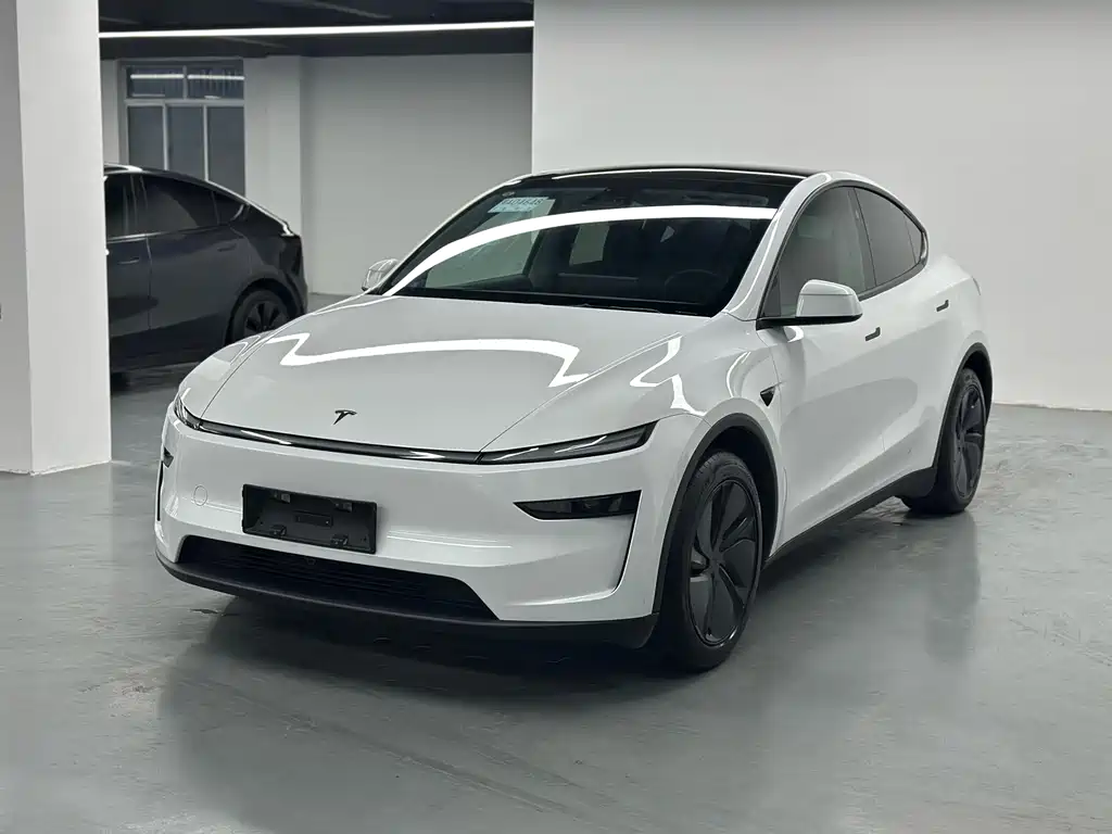 Tesla Model Y 2025