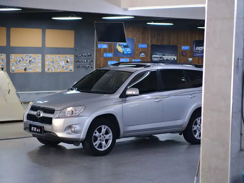 Toyota RAV4 — миниатюра 3