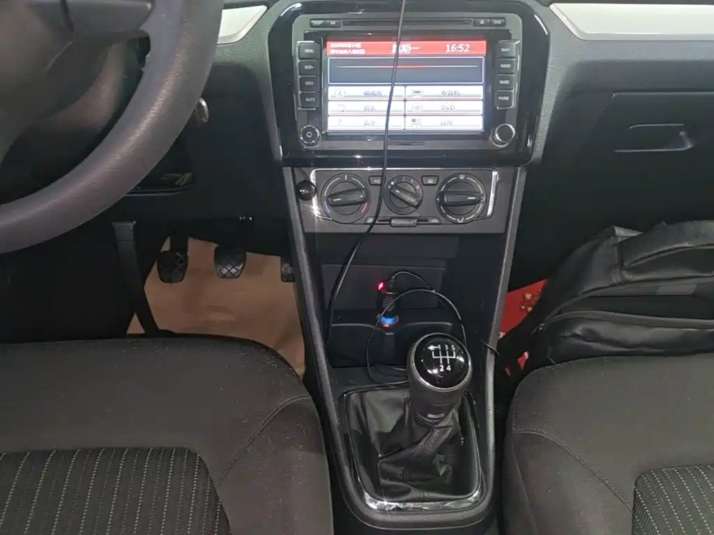Volkswagen Jetta — миниатюра 14