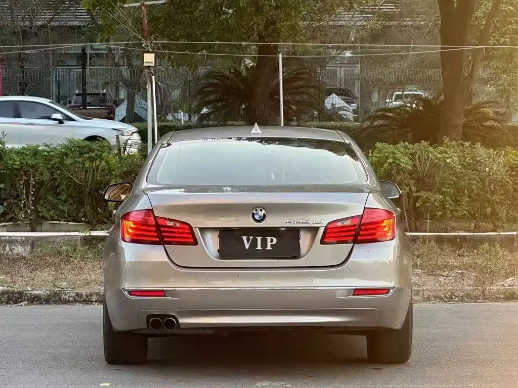 BMW 5 Series — миниатюра 9