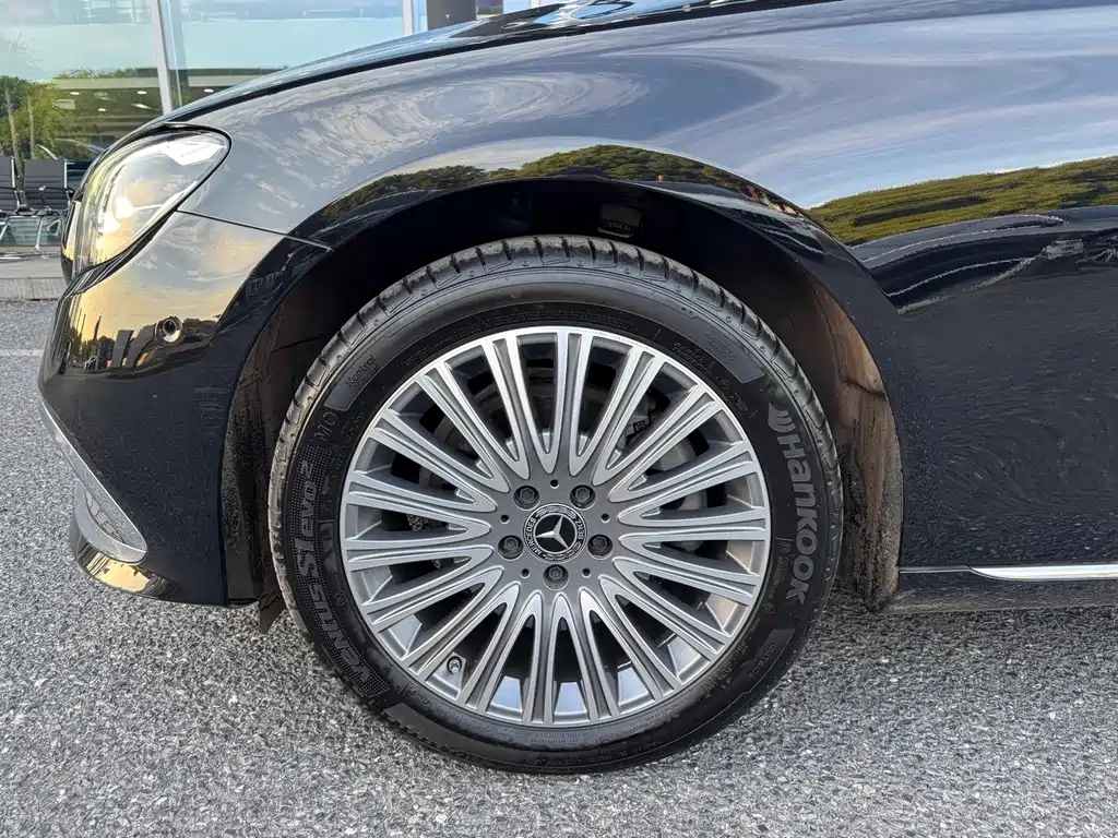 Mercedes-Benz E-Class — миниатюра 9