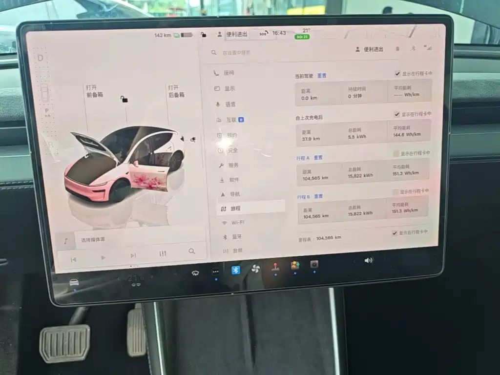 Tesla Model Y — миниатюра 12